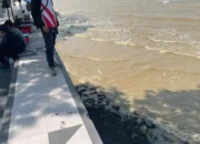 Aspal Kerukan Proyek Jalan Pantura Tuban Diduga Dibuang ke Tepi Laut, BBPJN Jatim-Bali Tegur Kontraktor