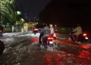 Hujan Deras Rendam 39 RT dan 13 Jalan di Jakarta, BPBD Catat Genangan hingga 1,5 Meter