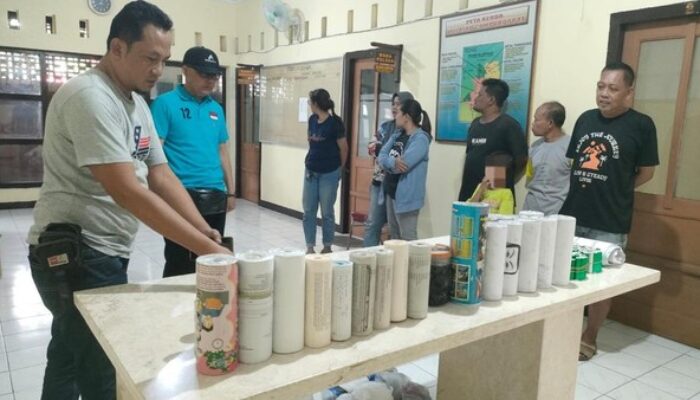 Jelang Lebaran, Polisi Sita Ratusan Petasan & Balon Udara Buatan Pelajar di Tulungagung