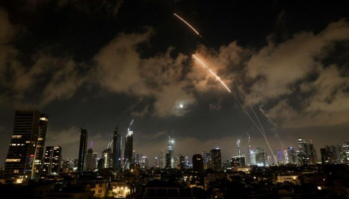 Rudal Iran Hantam Dimona, Fasilitas Nuklir Israel Jadi Target? Puluhan Orang Terluka di Serangan Balasan