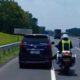 Viral! Aksi Heroik Polantas Dorong Mobil Mogok Pakai Kaki di Tol Cipali, Bantu Pemudik hingga 4 Km