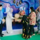 Ribuan Warga Serbu Open House Khofifah di Surabaya, Dapat THR, Sembako hingga Sajian UMKM Gratis