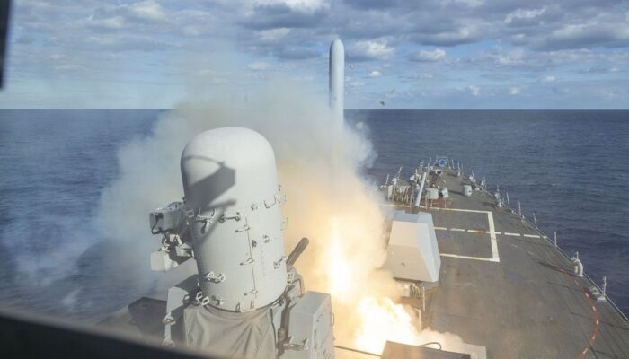 AS Gempur 8.000 Target Militer Iran, Trump Ancam Hancurkan Pembangkit Listrik Jika Selat Hormuz Ditutup