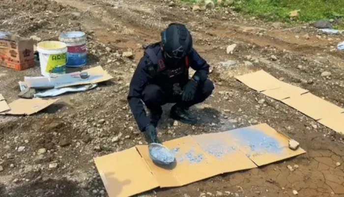 Gegana Brimob Musnahkan 0,5 Kg Bahan Peledak dari Balon Udara di Semarang, Polisi Tegaskan Larangan Petasan