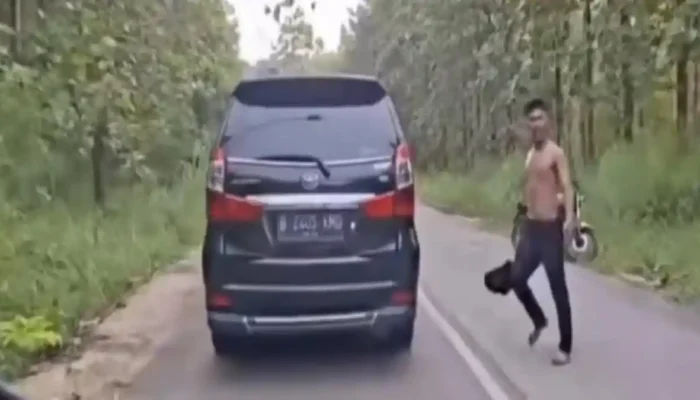 Viral Aksi ‘Slepet’ di Tuban! Pemotor Diserang Pria Misterius Diduga Mabuk, Polisi Buru Pelaku