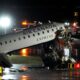 Tragedi di Bandara LaGuardia: Pesawat Air Canada Tabrak Truk Damkar, 2 Pilot Tewas dan Puluhan Luka