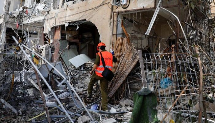 Rudal Iran Hantam Israel, Ledakan Keras Guncang Yerusalem, Militer Kirim Tim Penyelamat