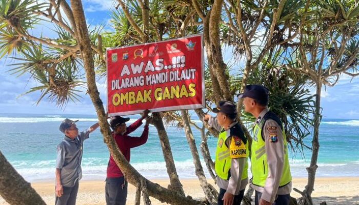 Libur Lebaran 1447 H, Ribuan Wisatawan Serbu Pantai 3 in 1 Malang, Polisi Perketat Pengamanan