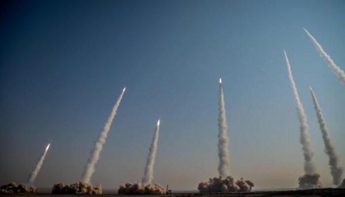 Iran Luncurkan Rudal Hipersonik ke Israel dan Pangkalan AS, IRGC Klaim Serangan ke-44 Operation True Promise 4