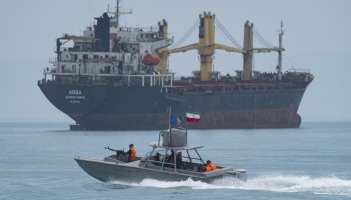 Iran Buka Akses Selat Hormuz untuk Negara Sahabat, Kapal ‘Musuh’ Ditolak: Dampak Global Kian Meluas