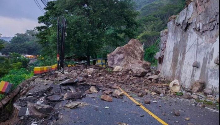 Longsor Tutup Jalan Nasional Trenggalek–Ponorogo KM 16, Akses Lumpuh Total Tanpa Korban