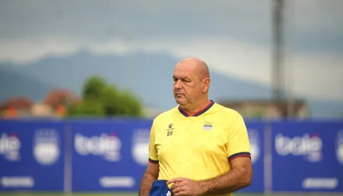 Jelang Lawan Persik Kediri, Bojan Hodak Bingung Tentukan Starting XI Persib Bandung