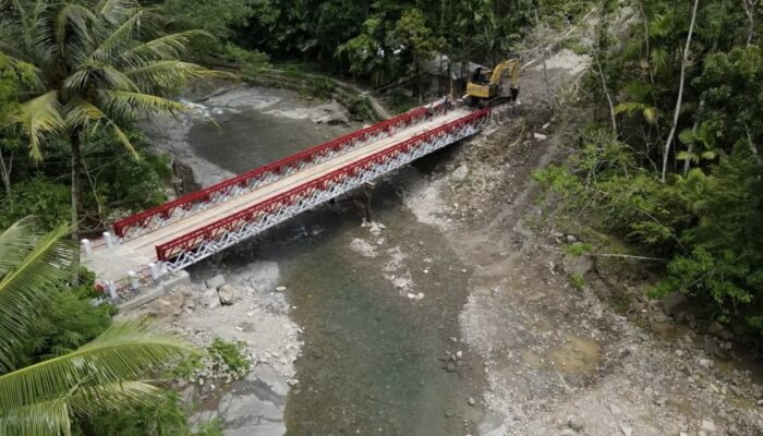 Prabowo: Jembatan Kecil di Daerah Terpencil Lebih Strategis bagi Rakyat daripada Gedung Mewah