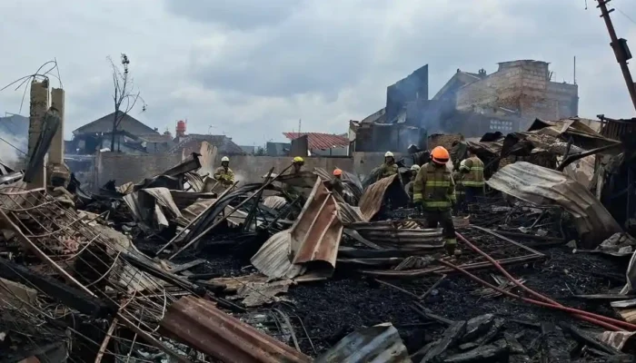 Kebakaran Hebat di Soekarno-Hatta Bandung, 8 Kios Ludes Dilalap Api Subuh Hari
