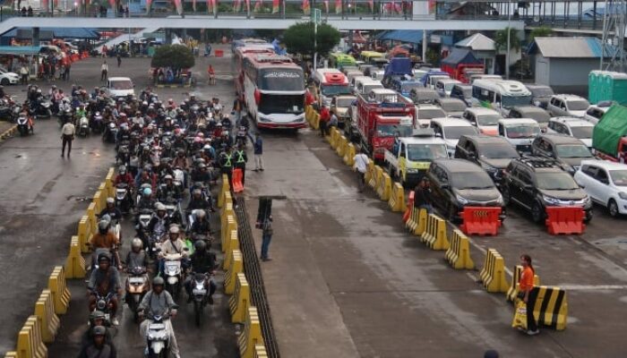 Kemacetan Gilimanuk Menyusut ke 9 Km, ASDP Kerahkan 34 Kapal Sapu Jagat Angkut Pemudik