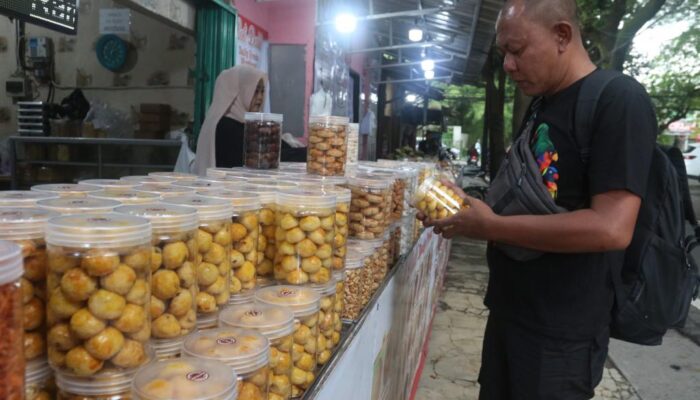 Jelang Lebaran 2026, Pesanan Kue Kering Meledak! Pengusaha di Banten Terima Hampir 1.000 Toples