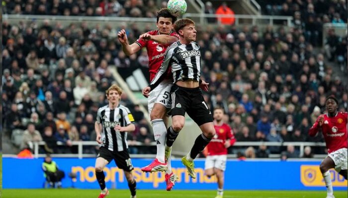 Manchester United Tumbang 1-2 dari Newcastle, Gol Telat William Osula Hancurkan Debut Michael Carrick