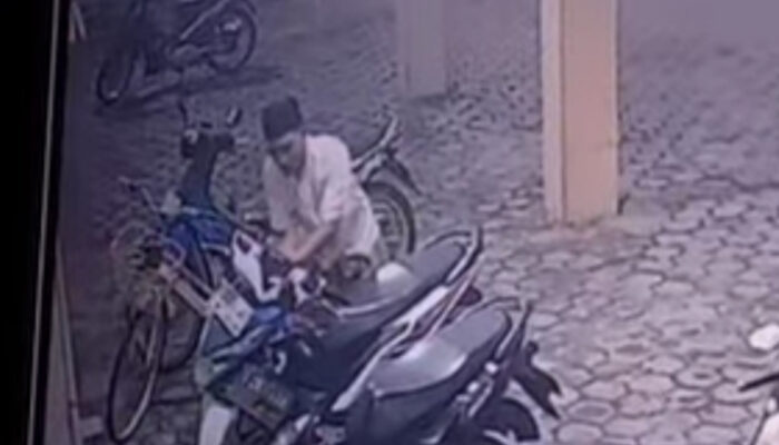 Modus Baru Curanmor di Masjid Surabaya: Pelaku Sempat Wudhu, Motor Jemaah Raib Saat Salat