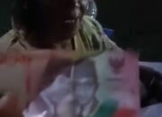 Nenek Penjual Kerupuk di Blitar Ditipu Uang Mainan Rp200 Ribu, Viral di Medsos dan Banjir Bantuan Warga