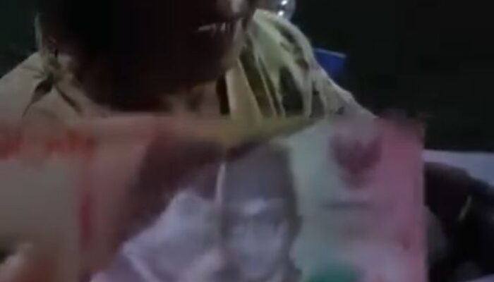 Nenek Penjual Kerupuk di Blitar Ditipu Uang Mainan Rp200 Ribu, Viral di Medsos dan Banjir Bantuan Warga