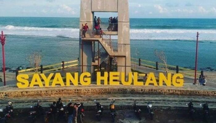 Wisatawan Keluhkan Pungli dan Tarif Mahal di Pantai Sayang Heulang Garut, Polisi Turun Tangan