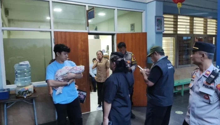 Bayi Laki-laki Ditemukan Hidup di Depan SD Tarakanita Kebayoran Baru, Polisi Selidiki Pelaku Penelantaran