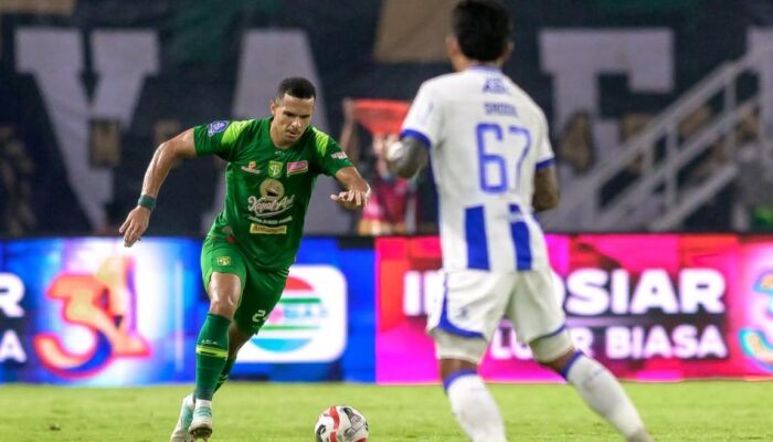 Laga Klasik Membara! Persebaya dan Persib Sama Kuat 2-2