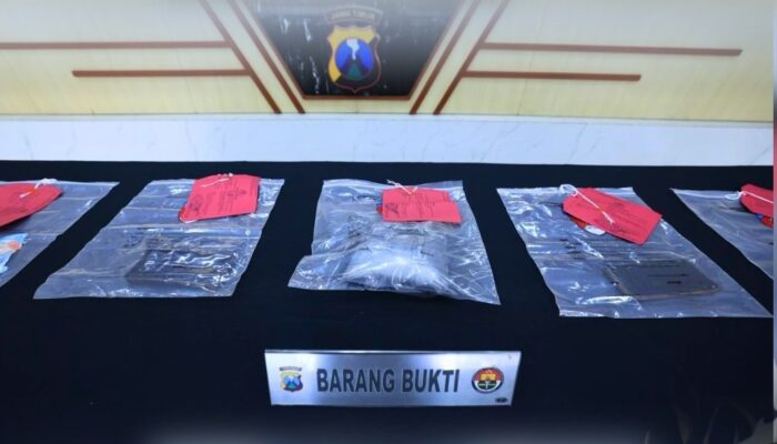 Polda Jatim Tangkap Dua Pemuda Sidoarjo Penjual Mesiu Ilegal via Medsos, Terancam 15 Tahun Penjara