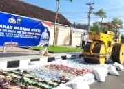 Polres Blitar Kota Musnahkan 2.000 Botol Miras dan 165 Knalpot Brong, Tegaskan Komitmen Jaga Kamtibmas Jelang Idulfitri 2026