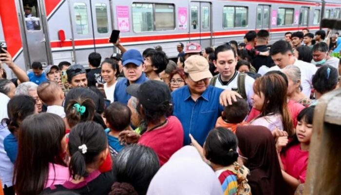 Prabowo Turun Langsung ke Bantaran Rel Senen, Janji Bangun Hunian Layak untuk Warga Jakarta