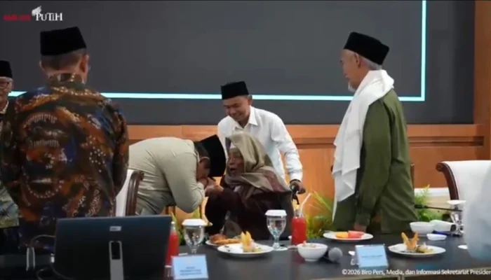 Prabowo Cium Tangan Kiai Sepuh di Istana Negara Saat Silaturahmi Ulama dan Buka Puasa Bersama