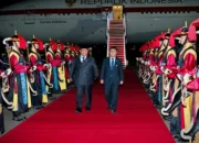 Presiden Prabowo Mulai Kunjungan Resmi ke Korea Selatan, Disambut Pejabat Tinggi dan Pasukan Kehormatan