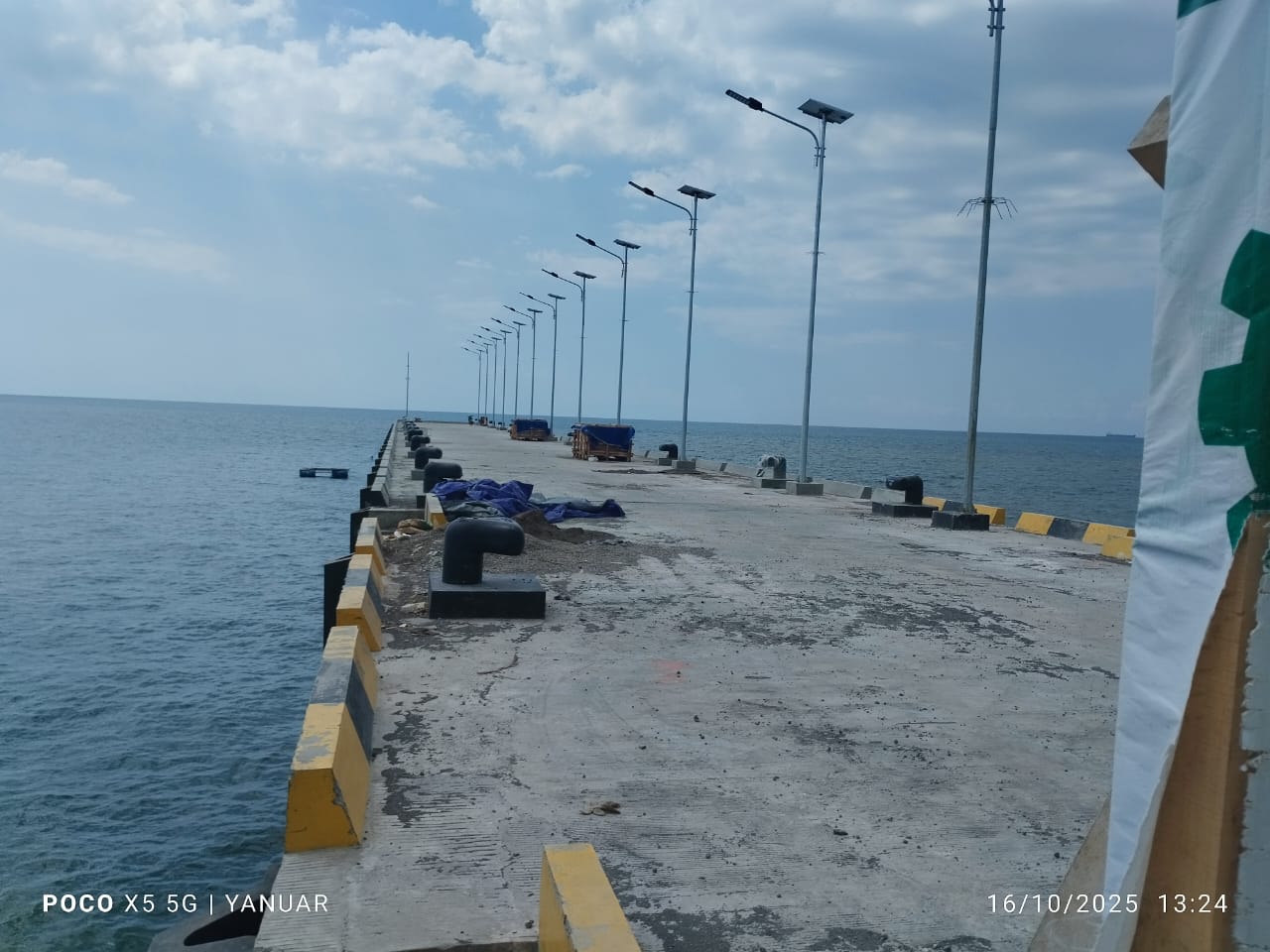 Proyek Faspel Panarukan Situbondo dok foto tahun 2025, dimana pelabuhan tersebut ditutup pembatas agar tidak bisa masuk ke lokasi proyek