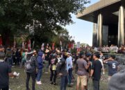 Ratusan Banser Geruduk Gedung KPK, Teriakkan “Bela Gus Yaqut Sampai Mati” Usai Jadi Tersangka Korupsi Kuota Haji