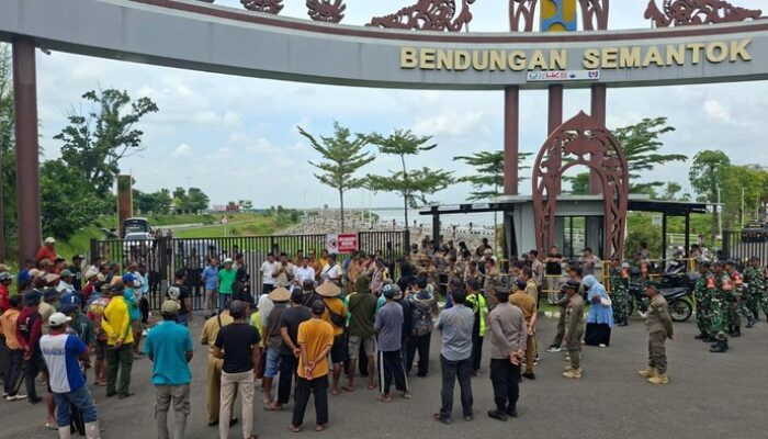 Ratusan Petani Nganjuk Demo Bendungan Semantok, Tuntut Air Irigasi Adil: Ultimatum 2 Pekan ke BBWS