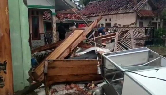 Hujan Deras dan Angin Kencang Terjang Ciamis, Puluhan Rumah Rusak di Lima Desa