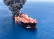 Serangan Udara Hantam Dua Kapal Tanker di Irak, 1 Kru Tewas dan 38 Orang Diselamatkan