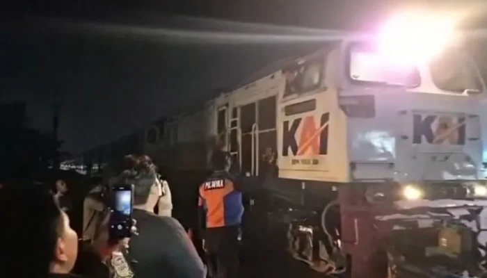 KA Blambangan Ekspres Tabrak Truk di Probolinggo, Masinis Luka Berat, Perjalanan Kereta Sempat Lumpuh