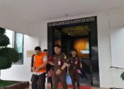 Kejari Kabupaten Kediri menahan tersangka kasus penyimpangan kredit di bank BUMN wilayah Pare, Kabupaten Kediri, Jawa Timur. ANTARA/ HO-Kejari Kabupaten Kediri