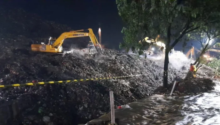 Tragedi Longsor TPST Bantargebang: 13 Korban Ditemukan, 7 Meninggal Dunia dan 6 Selamat