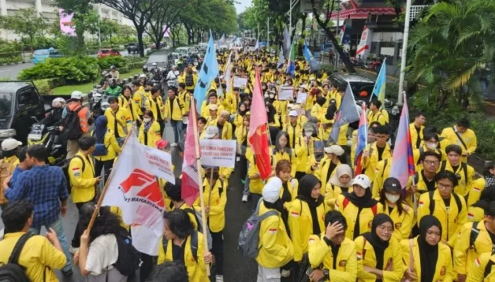 Viral Aksi di Mabes Polri, UI Tegaskan Pelaku Bukan Mahasiswa Resmi dan Tolak Tindakan Provokatif