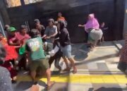 Viral! Zakat Rp50 Ribu di Gresik Berujung Ricuh, Warga Saling Pukul Gara-Gara Antrean Diserobot