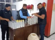 Satpol PP Probolinggo Gerebek Toko Miras Dekat Ponpes, Puluhan Botol Arak Bali dan Oplosan Disita