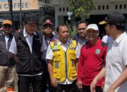 Banjir di Desa Sungelebak Lamongan, Pemprov Jatim Pasang Tanggul Darurat Sepanjang 160 Meter