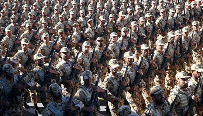 Iran Klaim Siap Perang Skala Penuh 6 Bulan, IRGC Sebut Rudal Terbaru Belum Digunakan