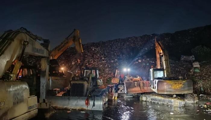Longsor Gunungan Sampah di TPST Bantargebang, 4 Orang Tewas dan 5 Masih Hilang