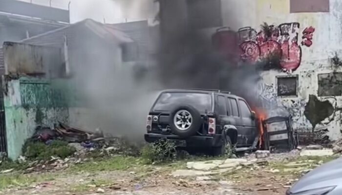 Viral Mobil Terbakar di Mampang Jaksel, Polisi Ungkap Penyebabnya: Berawal dari Anak Bakar Kertas