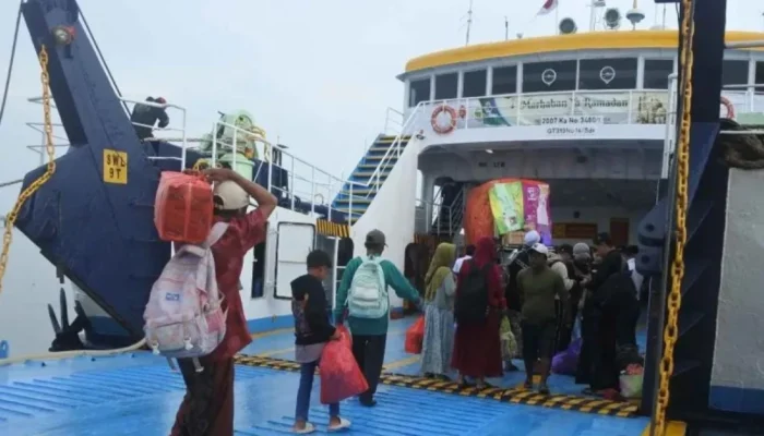H-11 Lebaran 2026, Pelabuhan Jangkar Situbondo Dipadati Pemudik Tujuan Kepulauan Sumenep