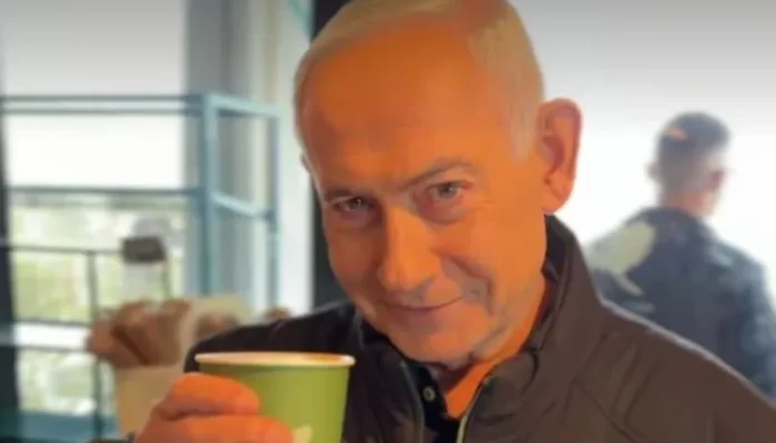 Viral! Netanyahu Unggah Video Ngopi Bantah Rumor Tewas, Netizen Justru Curiga Video Dibuat AI