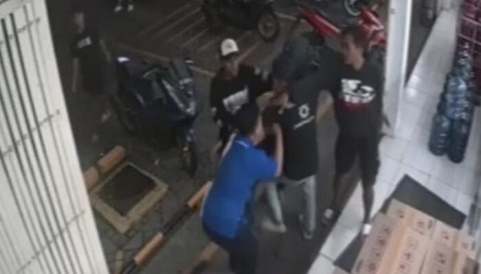 Ngamuk di Indomaret Gresik, Pria 25 Tahun Aniaya Pegawai hingga Luka di Dahi, Pelaku Ditangkap Polisi